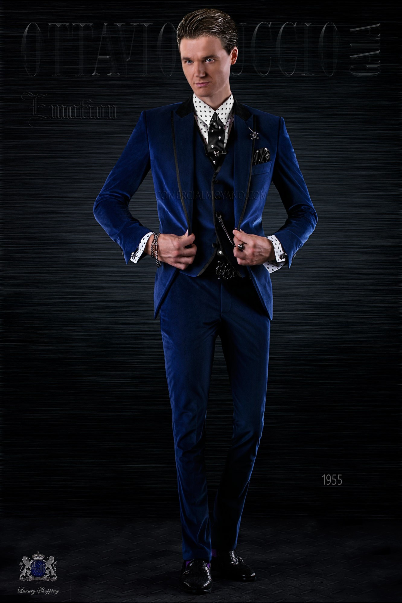 Bespoke Fashion blue velvet suit with black satin details model 1955 Mario Moyano