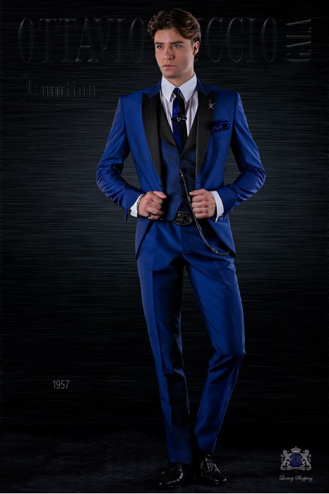 Fashion italian bespoke electric blue suit with black peak lapels