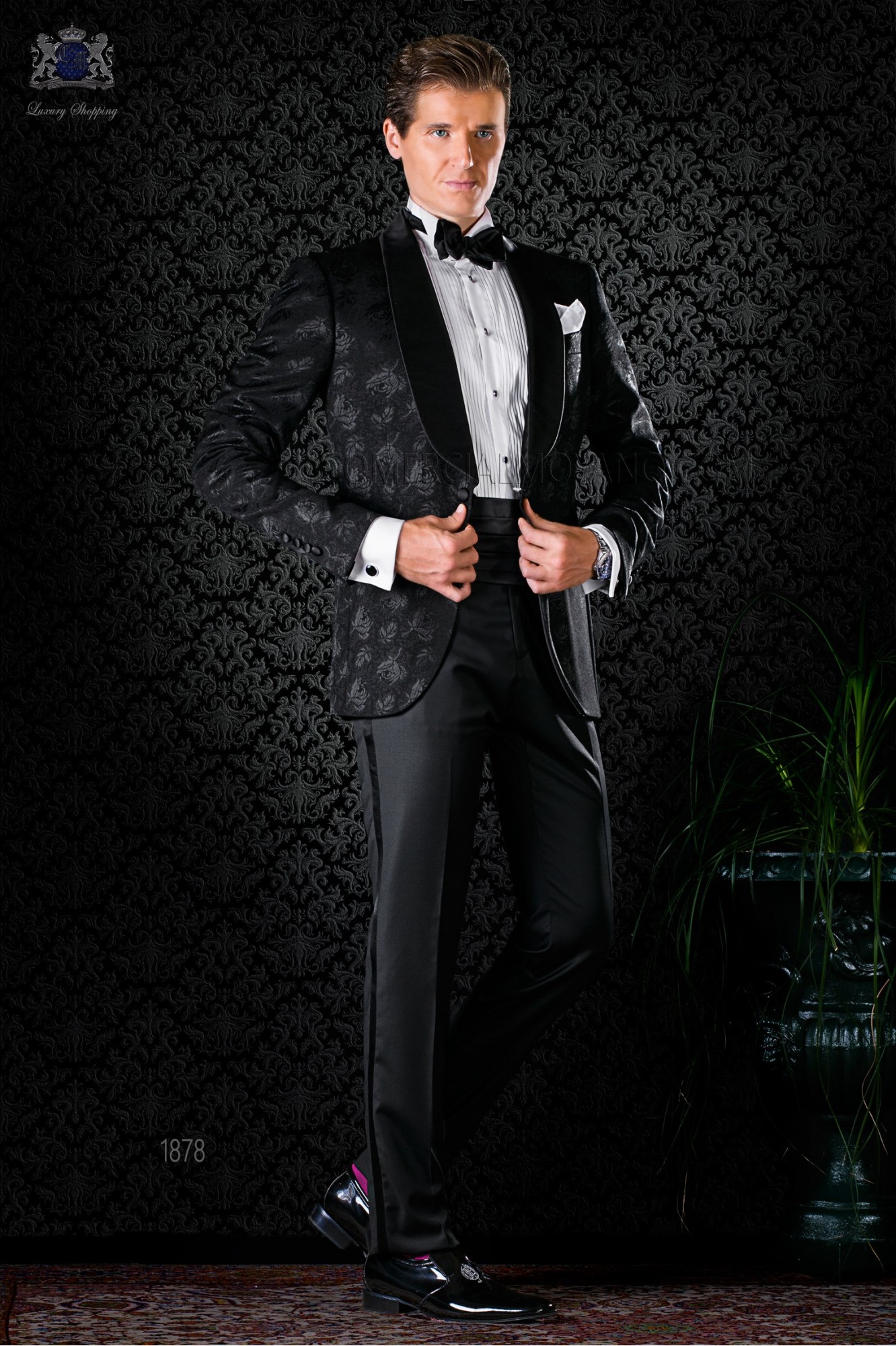 Esmoquin negro en jacquard mixto seda con pantalón negro modelo: 1878 Mario Moyano colección Black Tie