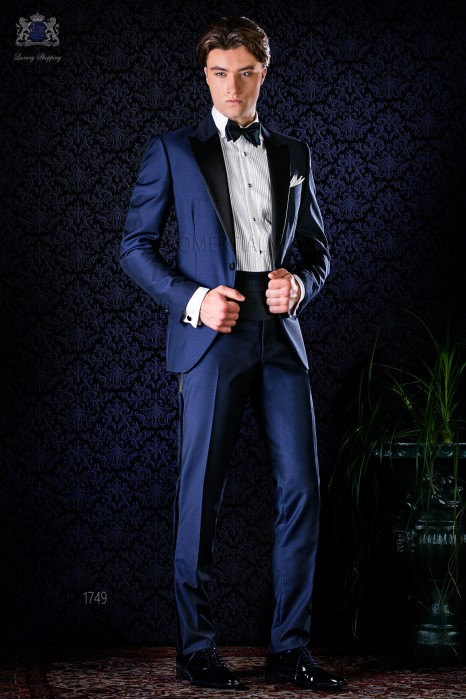 Tuxedo italienne bleu avec revers de pointe en tissu de laine mélangée
