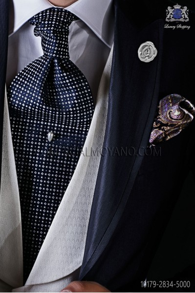 Cravate bleu avec micro dessin blanc de pur soie