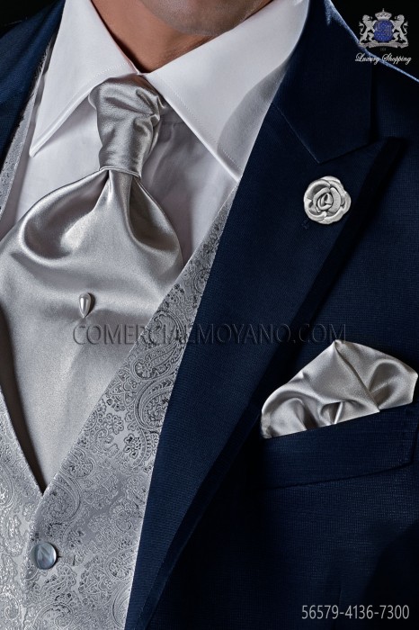 Cravate et mouchoir gris perlé de satin