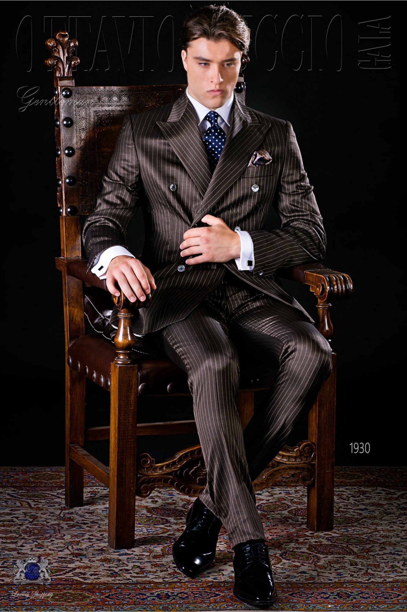 Traje cruzado marrón diplomático modelo: 1930 Mario Moyano colección Gentleman