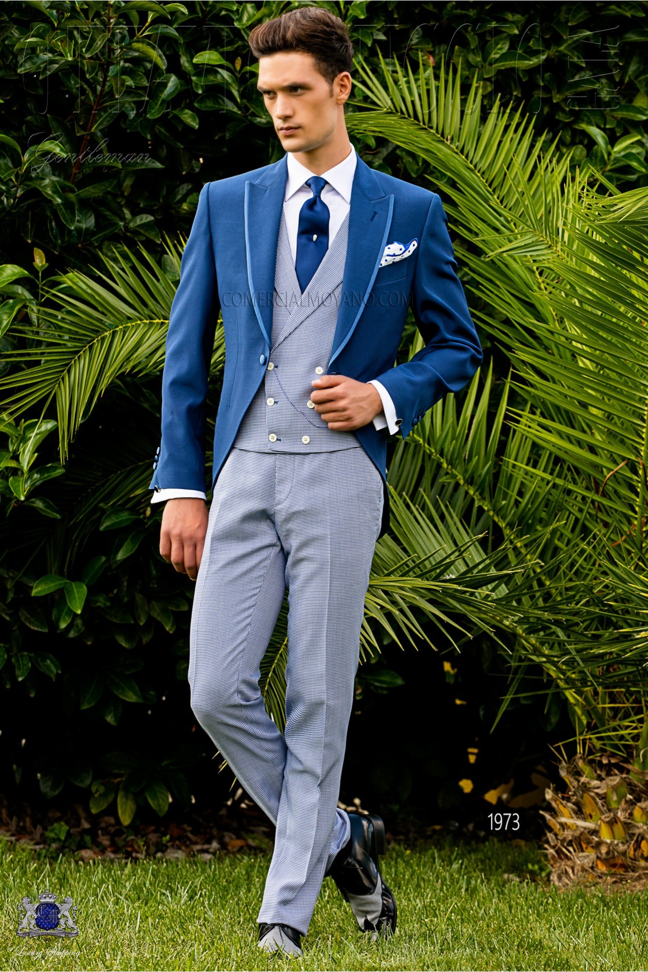 Traje de novio azul royal con pantalón pata de gallo azul modelo: 1973 Mario Moyano colección Gentleman