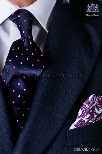 Corbata azul marina con topos rosas