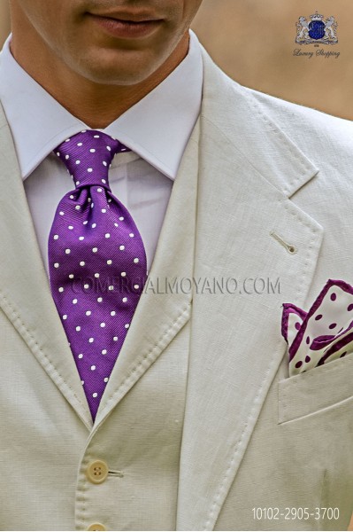 Mallow tie with white polka dots