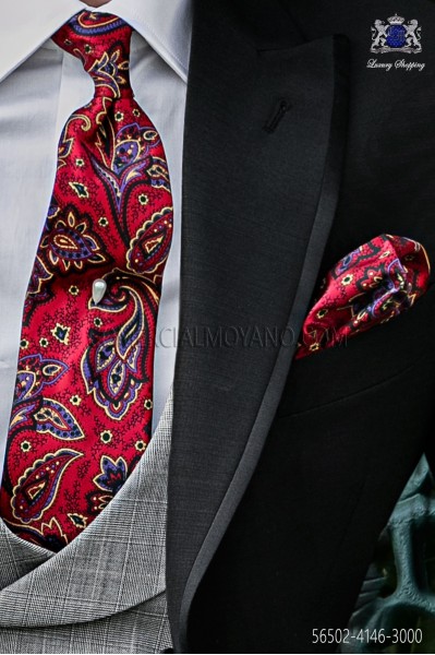 Red tie with handkerchief cachemire design.