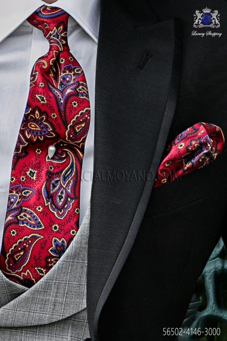 Red tie with handkerchief cachemire design.