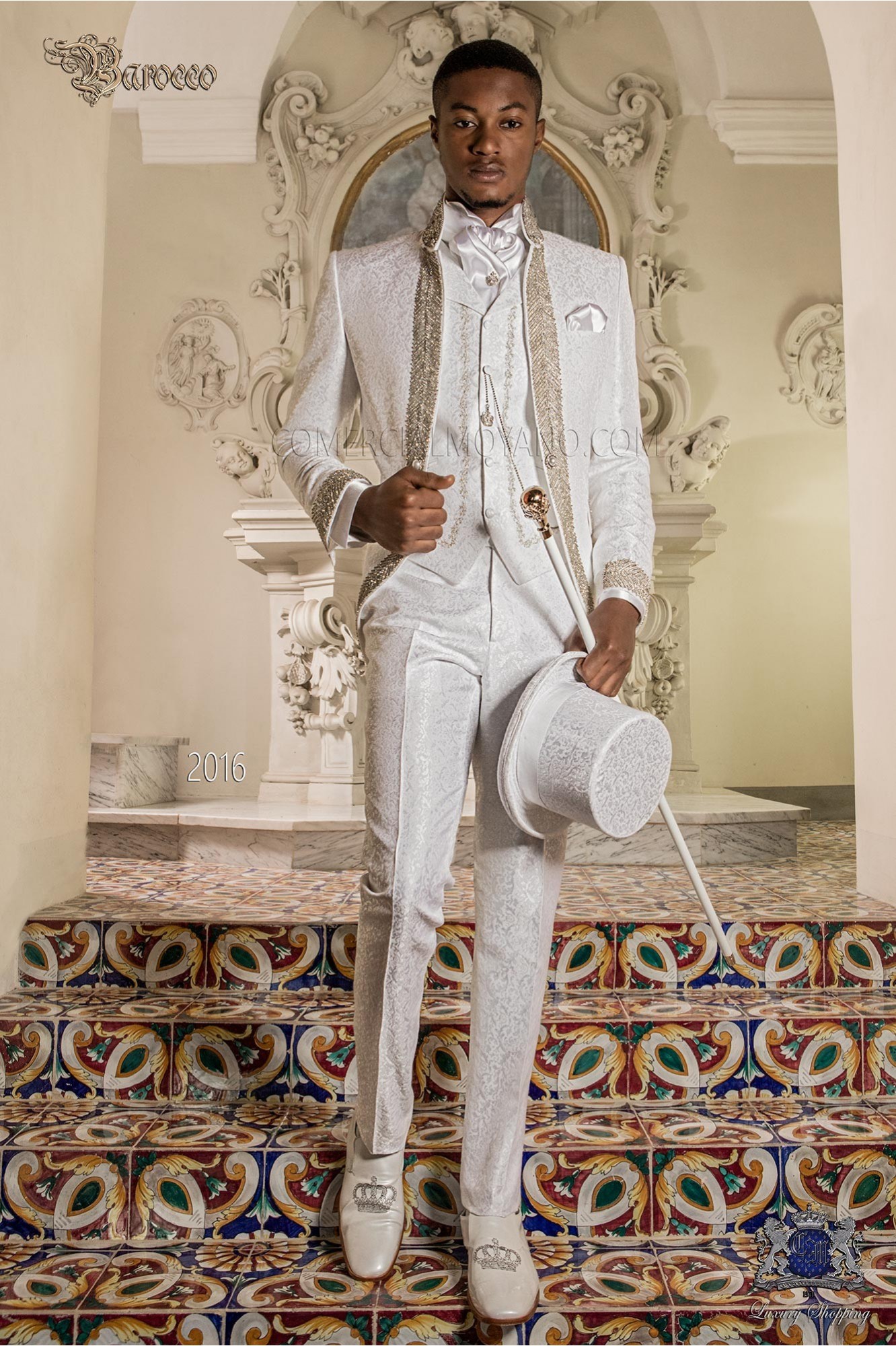 vintage frock coat in white floral brocade fabric, Mao collar with rhinestones model 2016 Mario Moyano