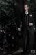 Barocker Bräutigam Anzug, Vintage Mao Kragen Gehrock in schwarzem Jacquard Stoff mit Silberstickerei und Kristallschließe