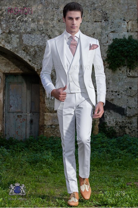 Traje moderno italiano de estilo “Slim”. Tejido color blanco 100% algodón