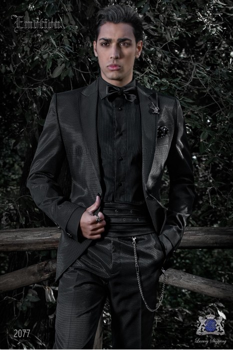 Veste de costume de coupe élégante Slim, en New Performance noir. Revers en pointe en satin et un seul bouton