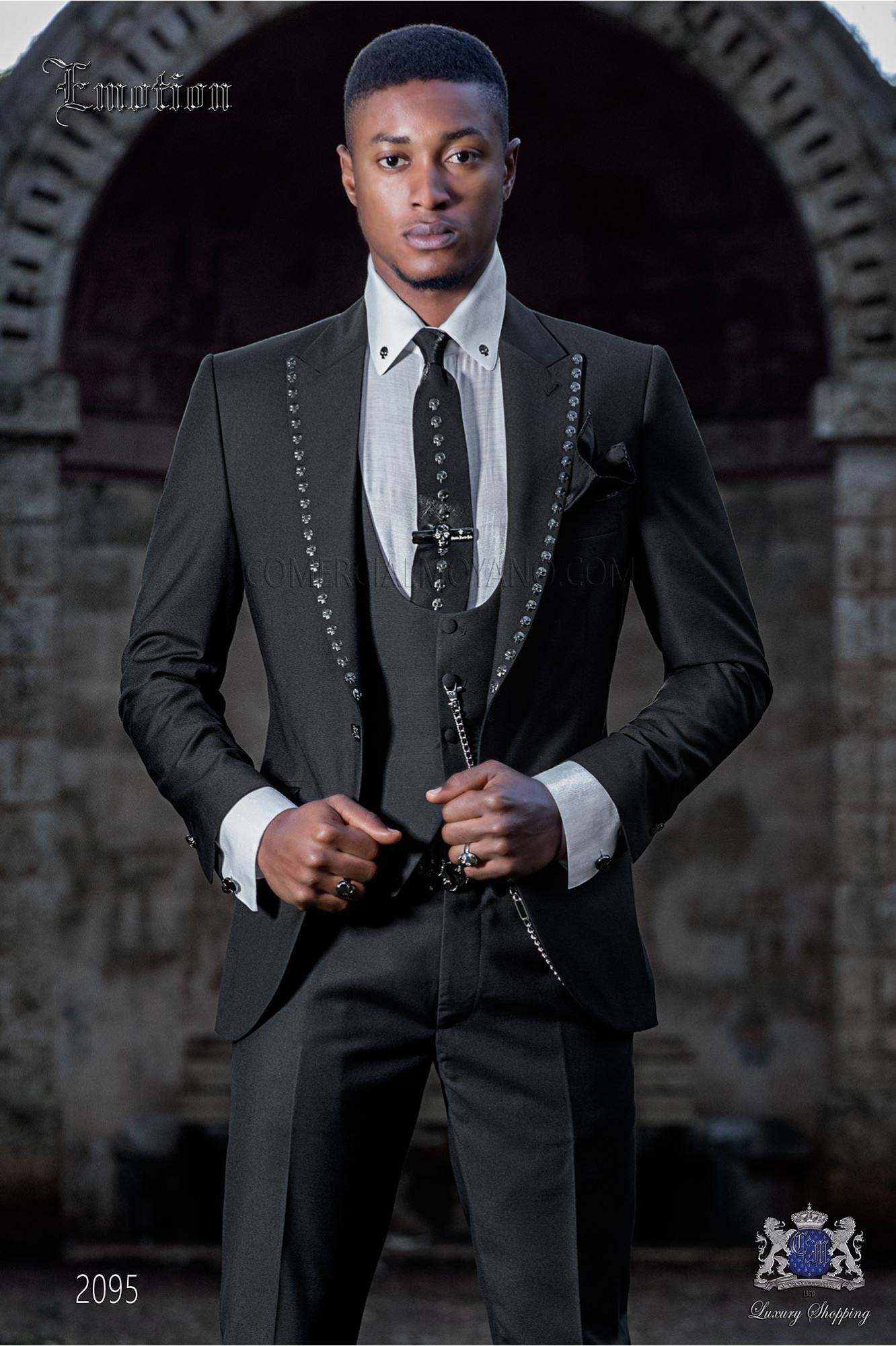 Traje de moda negro tejido New performance modelo: 2095 Mario Moyano colección Emotion