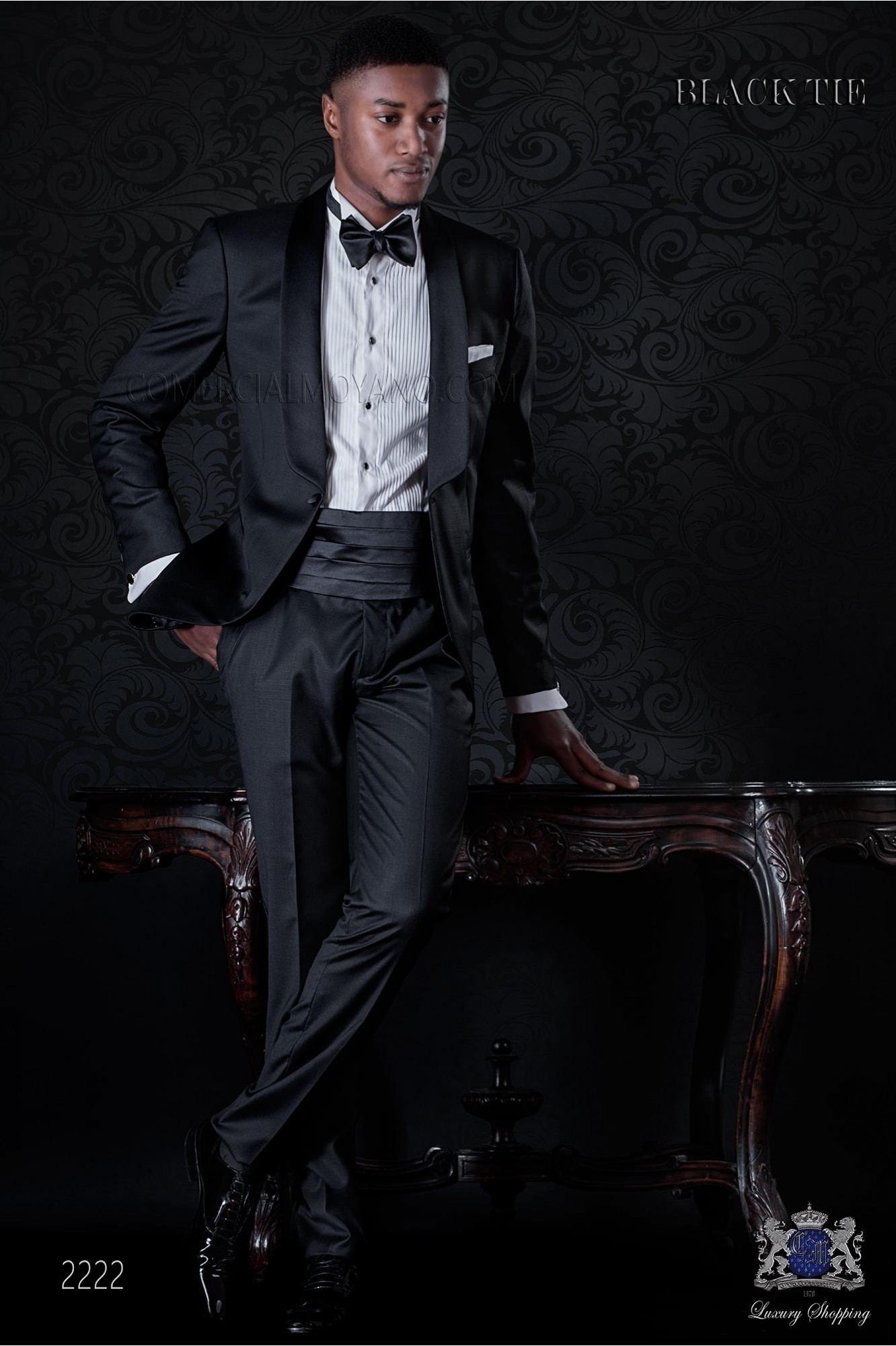 Esmoquin italiano negro con solapa chal en pura lana modelo: 2222 Mario Moyano colección Black Tie