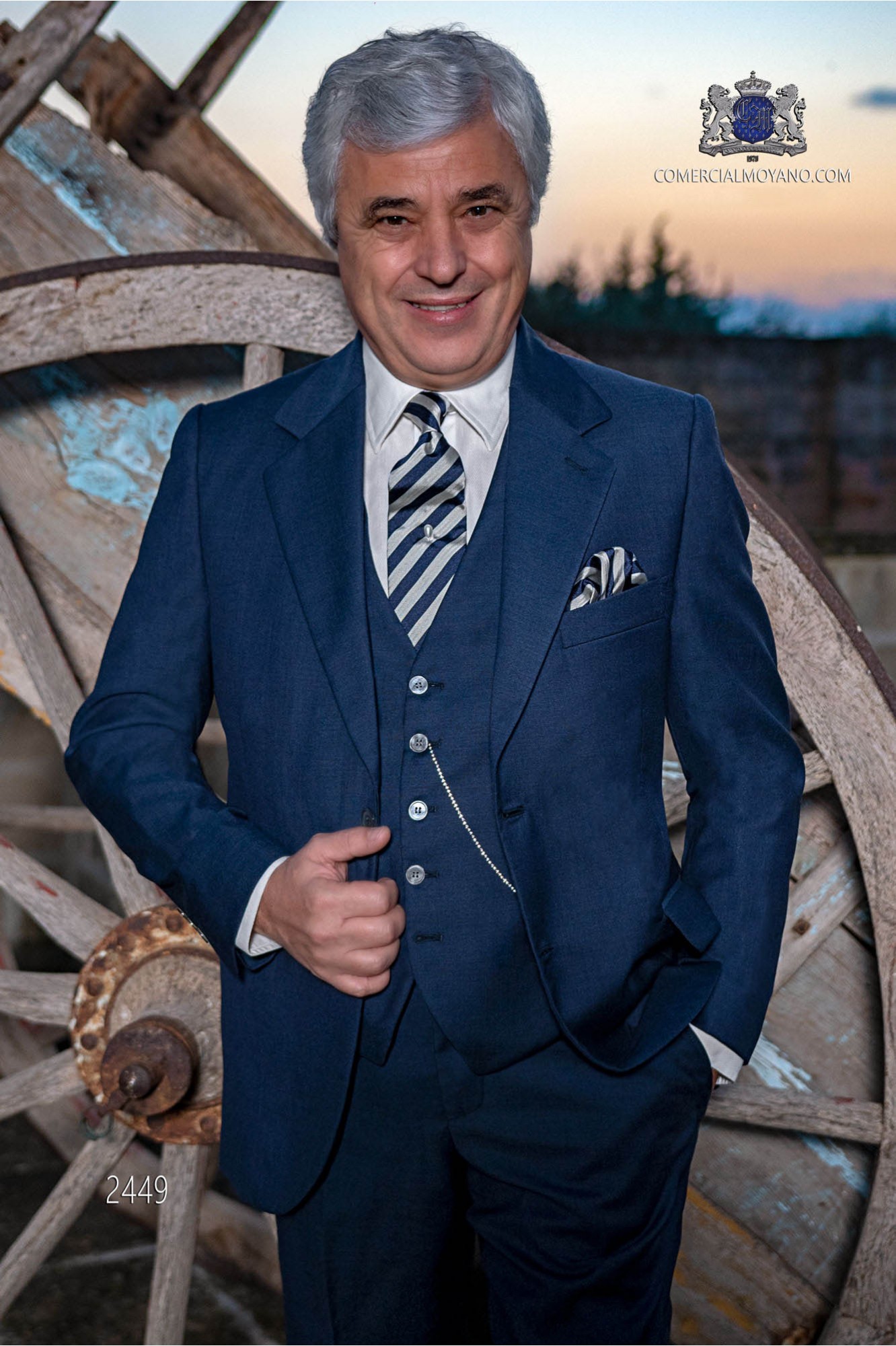Traje clásico italiano a medida azul modelo: 2449 Mario Moyano colección Gentleman