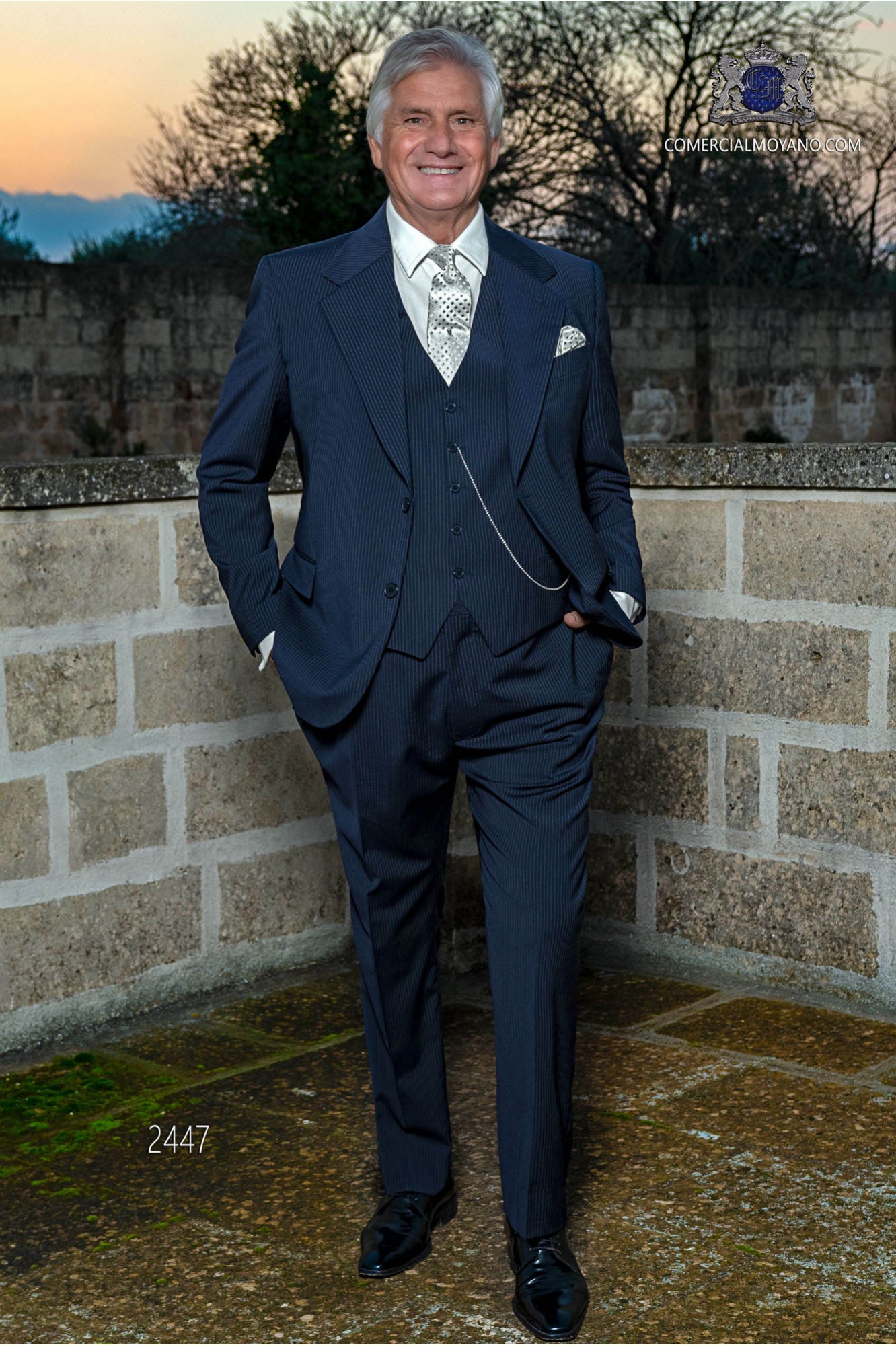 Traje diplomático azul marino raya diplomática modelo: 2447 Mario Moyano colección Gentleman