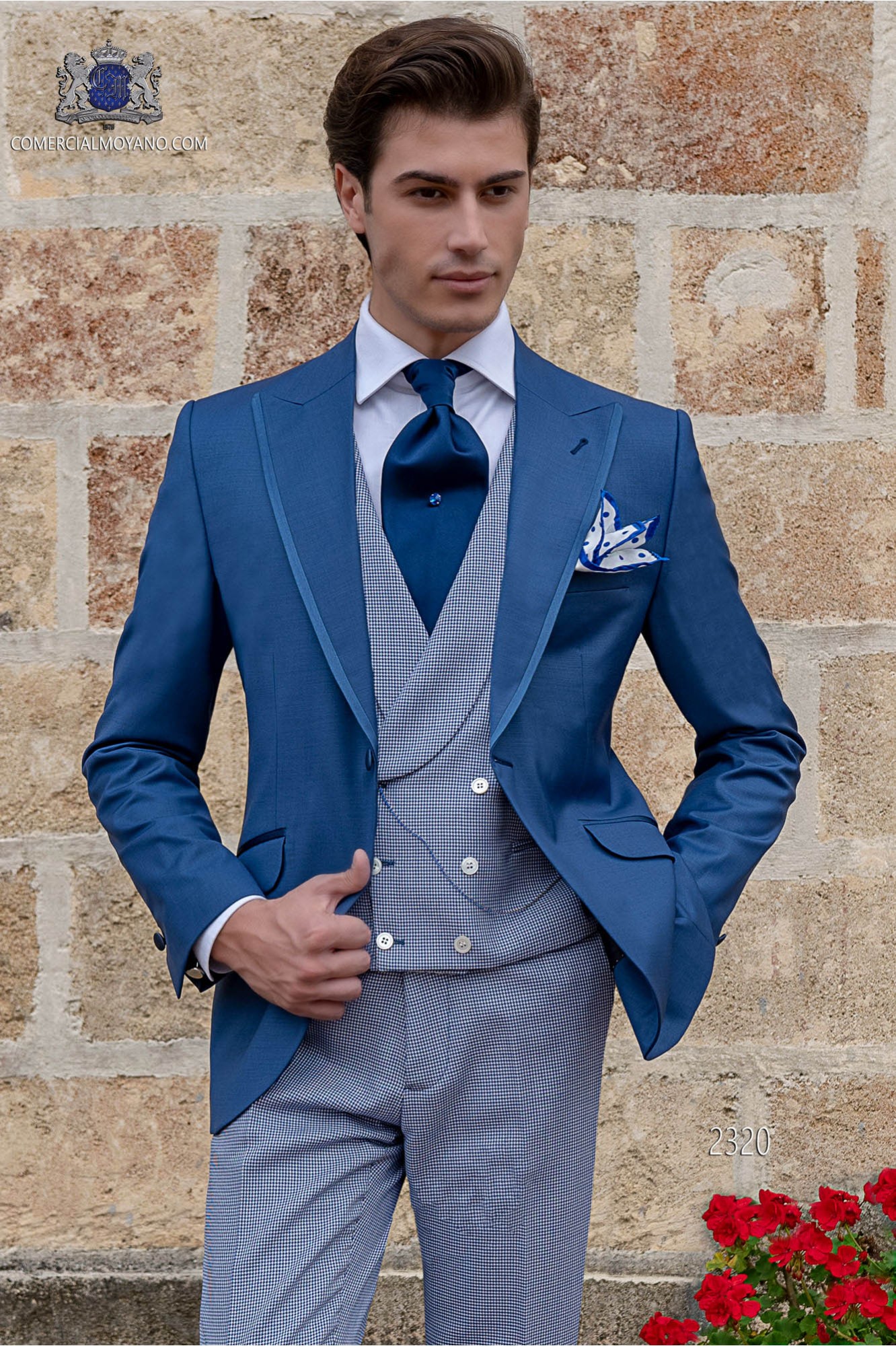 Traje de novio azul royal con pantalón pata de gallo azul modelo: 2320 Mario Moyano colección Gentleman