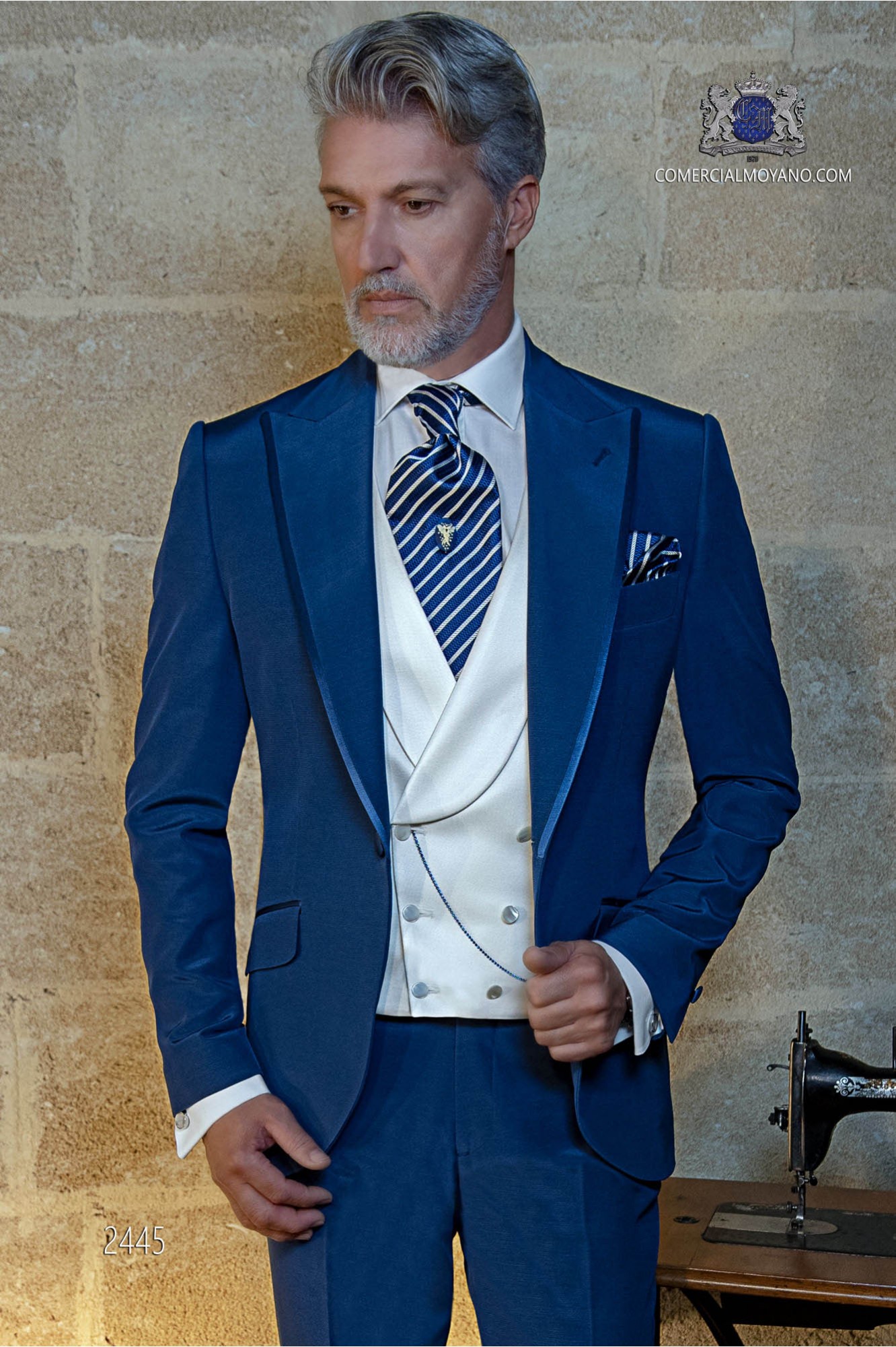 Traje de novio azul eléctrico modelo: 2445 Mario Moyano colección Gentleman