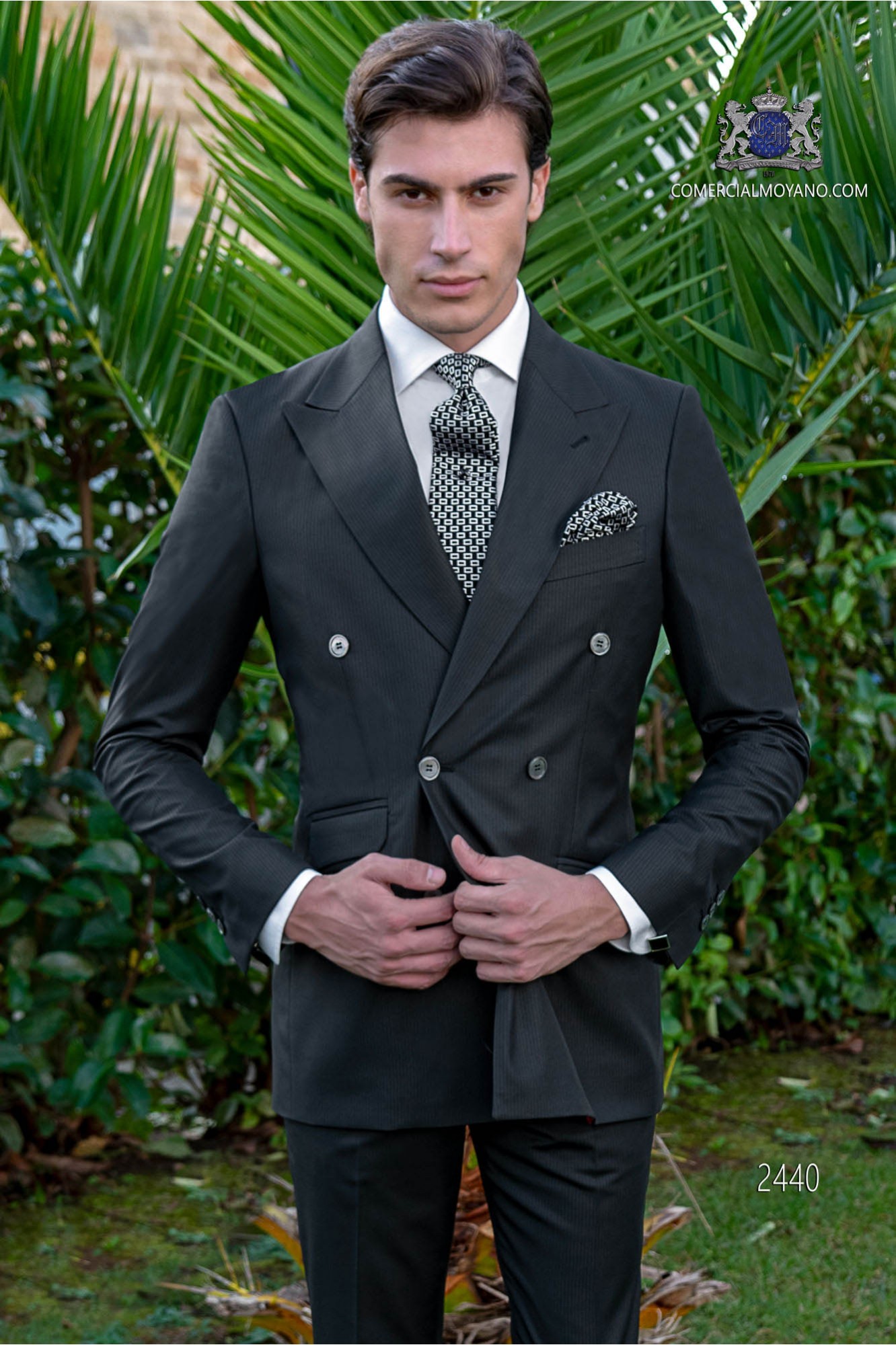 Traje cruzado negro diplomático raya negra modelo: 2440 Mario Moyano colección Gentleman