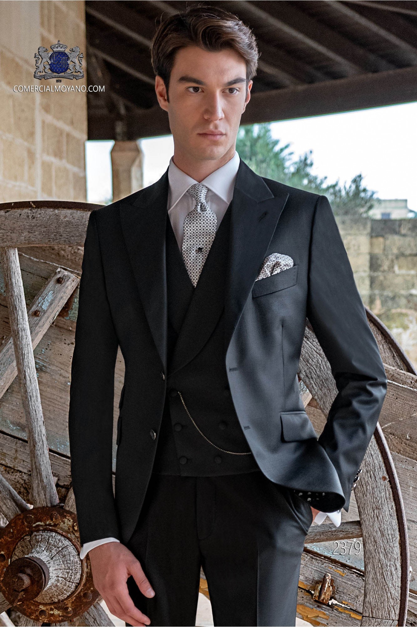 Traje de novio negro italiano moderno. Tejido pura lana modelo: 2379 Mario Moyano colección Gentleman