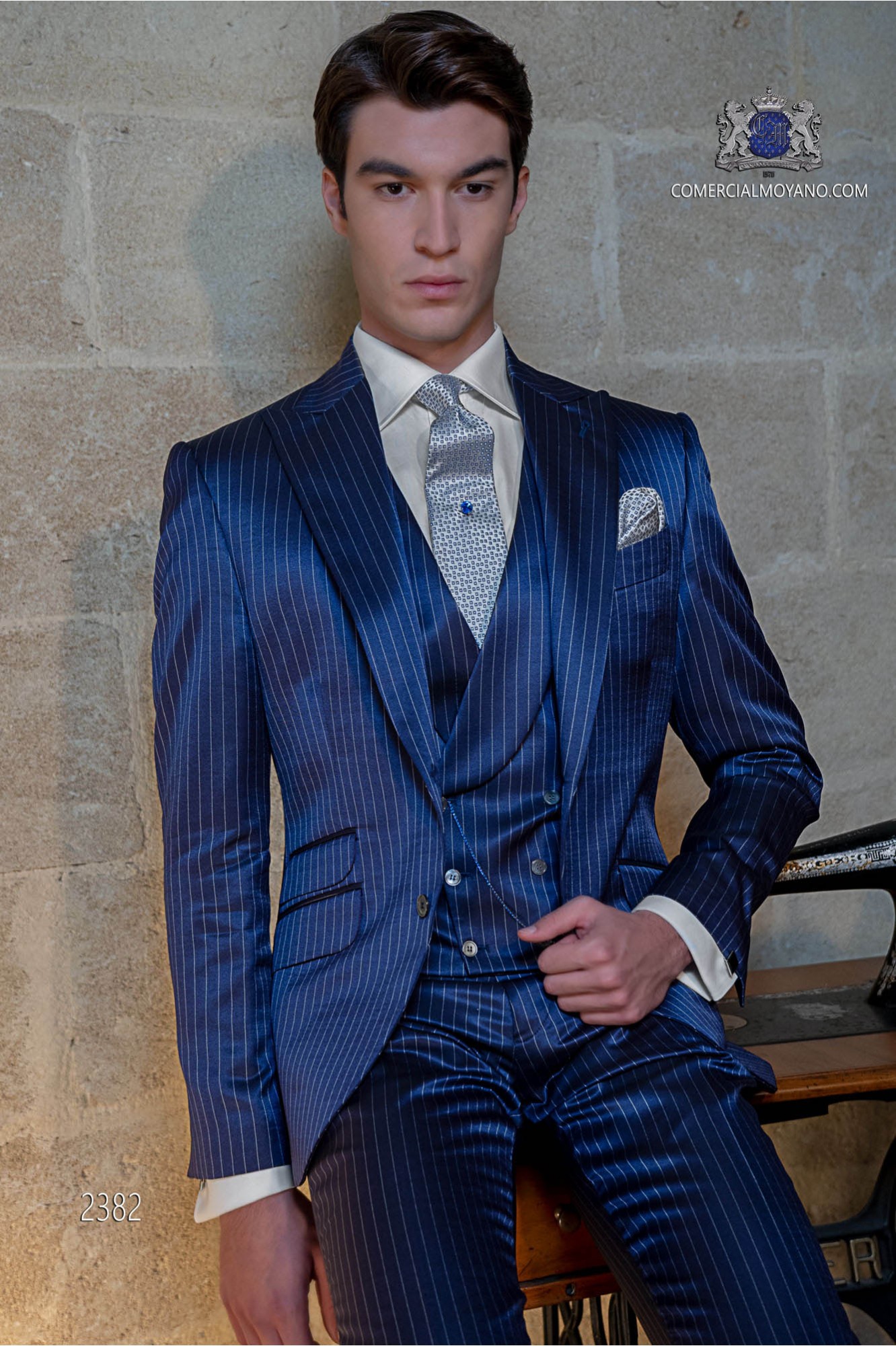 Traje diplomático azul royal modelo: 2382 Mario Moyano colección Gentleman