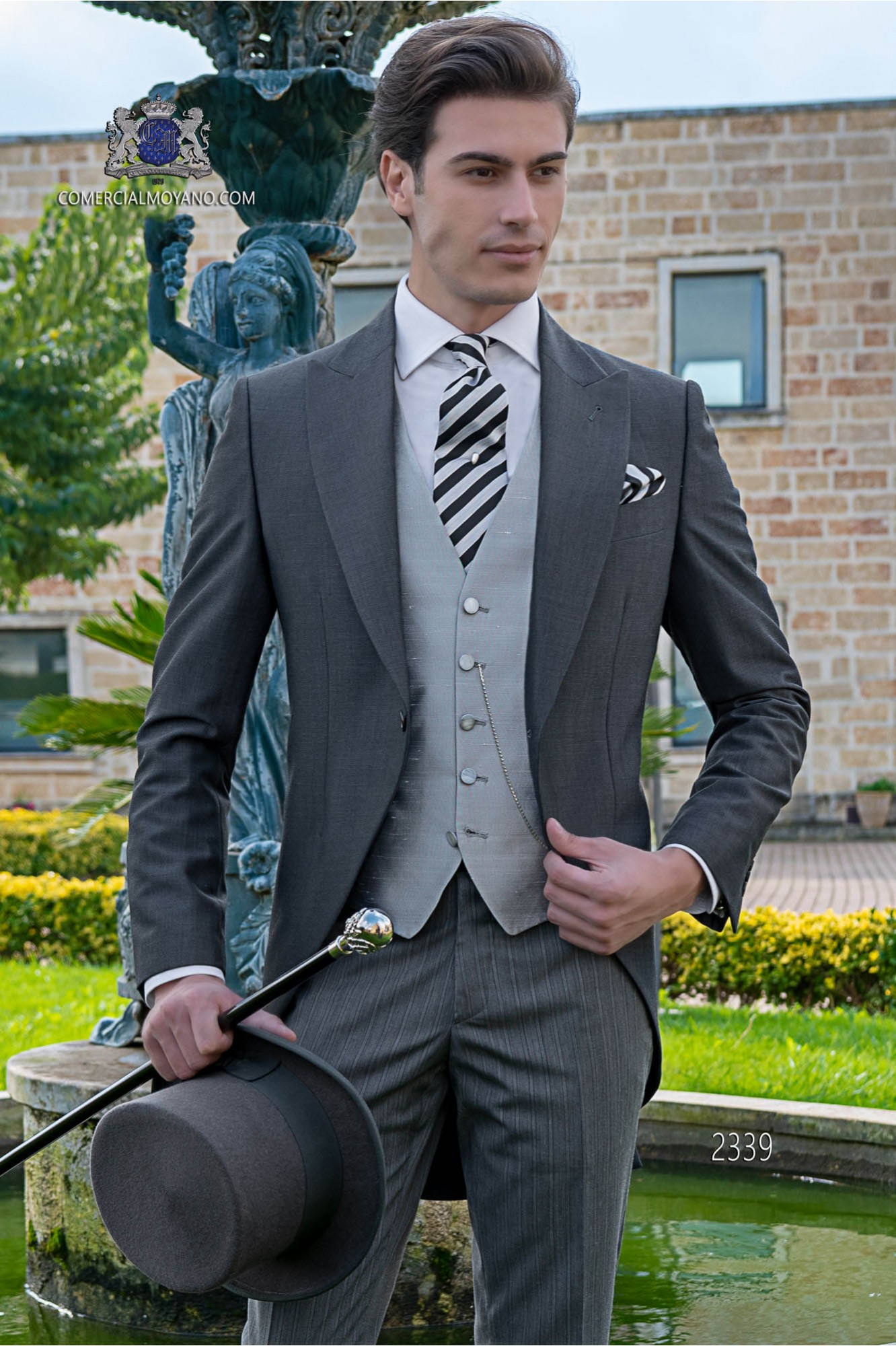 Chaqué de novio gris marengo tejido lana alpaca con pantalón raya diplomática modelo: 2339 Mario Moyano colección Gentleman