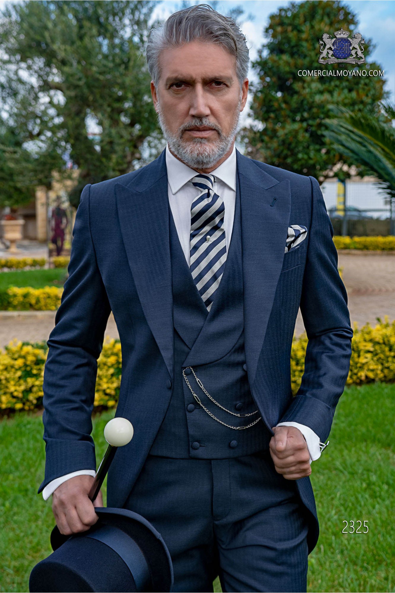 Chaqué de novio azul tejido con diseño de raya de espiga modelo: 2325 Mario Moyano colección Gentleman