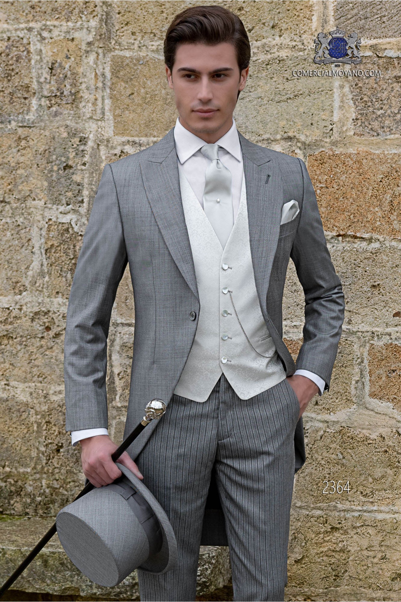 Chaqué gris claro a medida fil a fil mixto lana coordinado con pantalón de raya diplomática modelo: 2364 Mario Moyano colección Gentleman