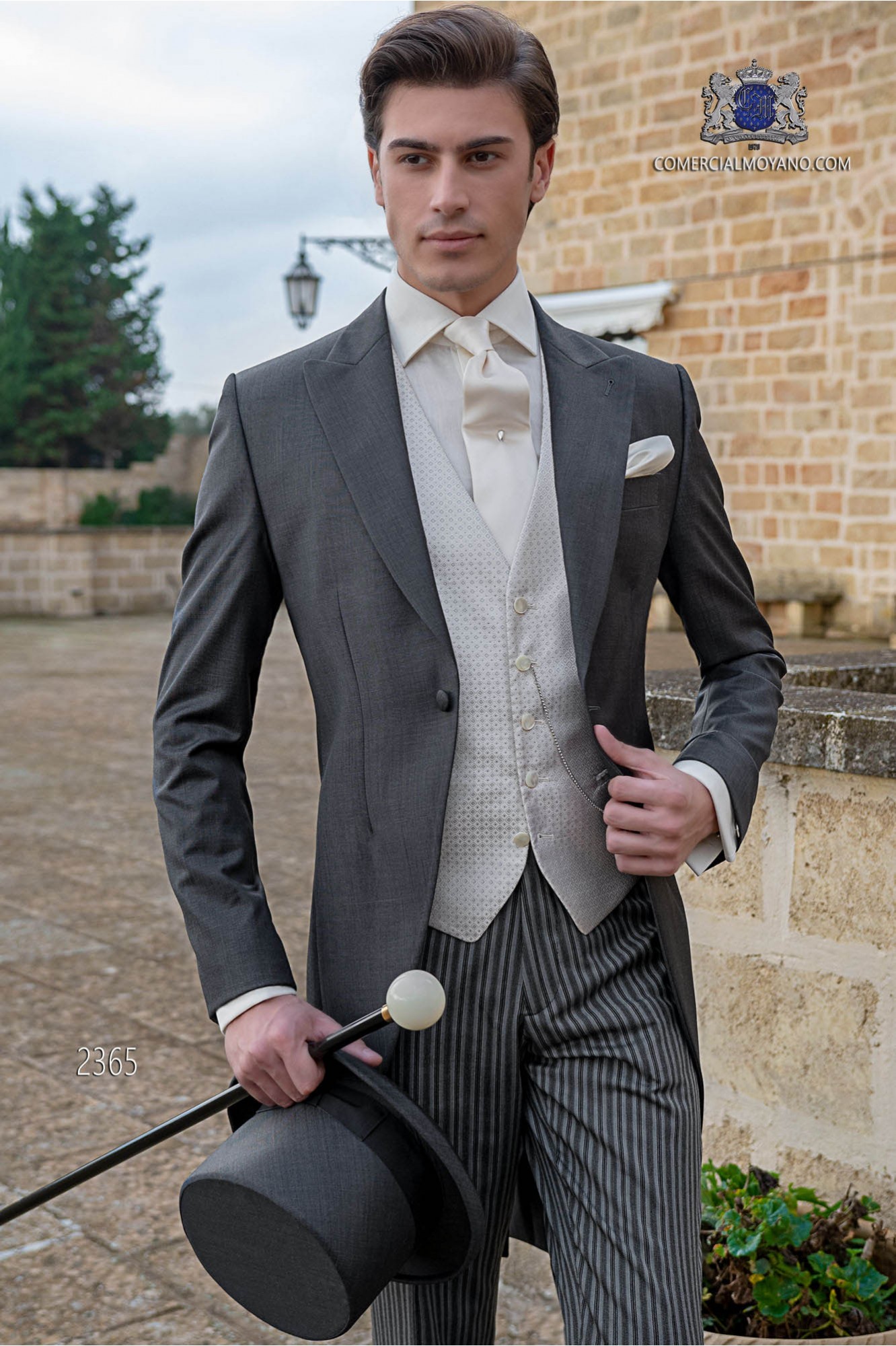 Chaqué de novio gris marengo tejido fil a fil de lana con pantalón raya diplomática modelo: 2365 Mario Moyano colección Gentleman