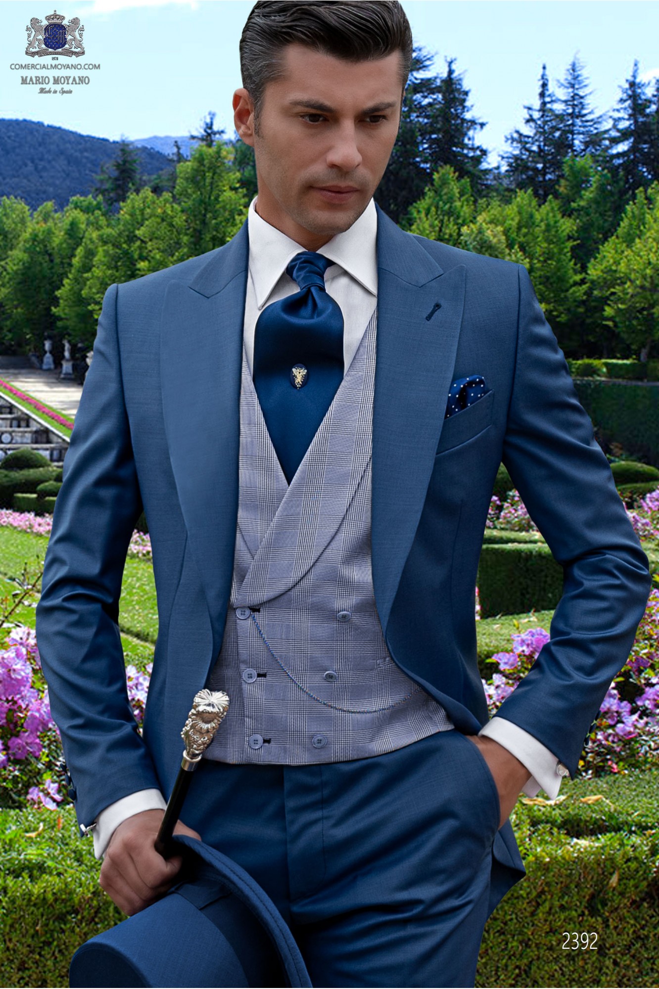 Chaqué de novio a medida azul royal fresco lana modelo: 2392 Mario Moyano colección Gentleman