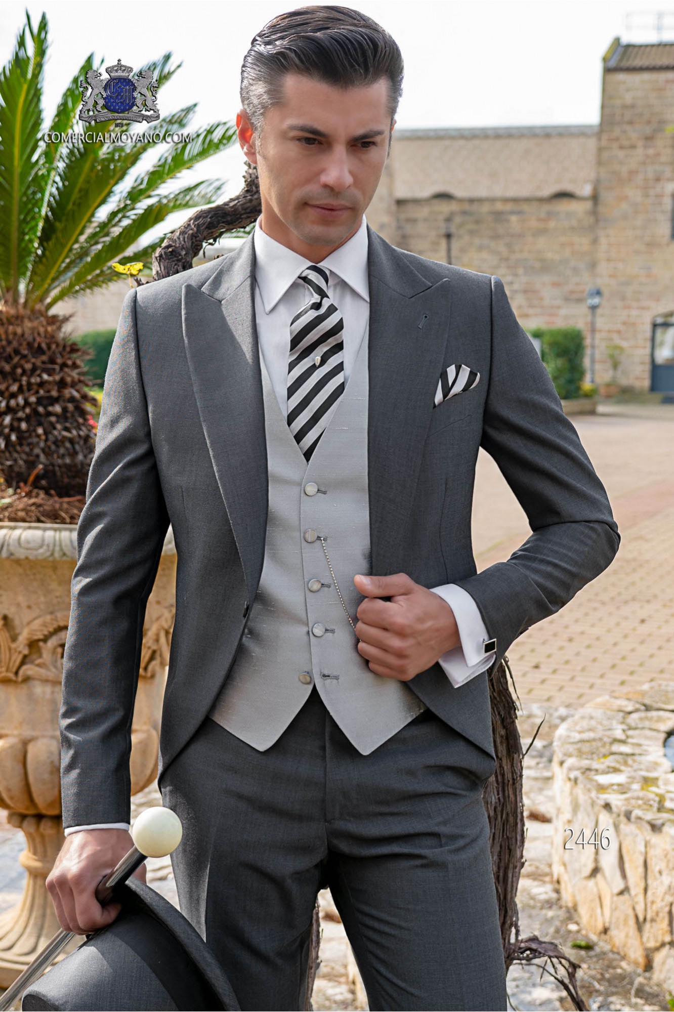 Chaqué italiano de elegante corte “Slim”. Tejido lana de alpaca gris marengo modelo: 2446 Mario Moyano colección Gentleman
