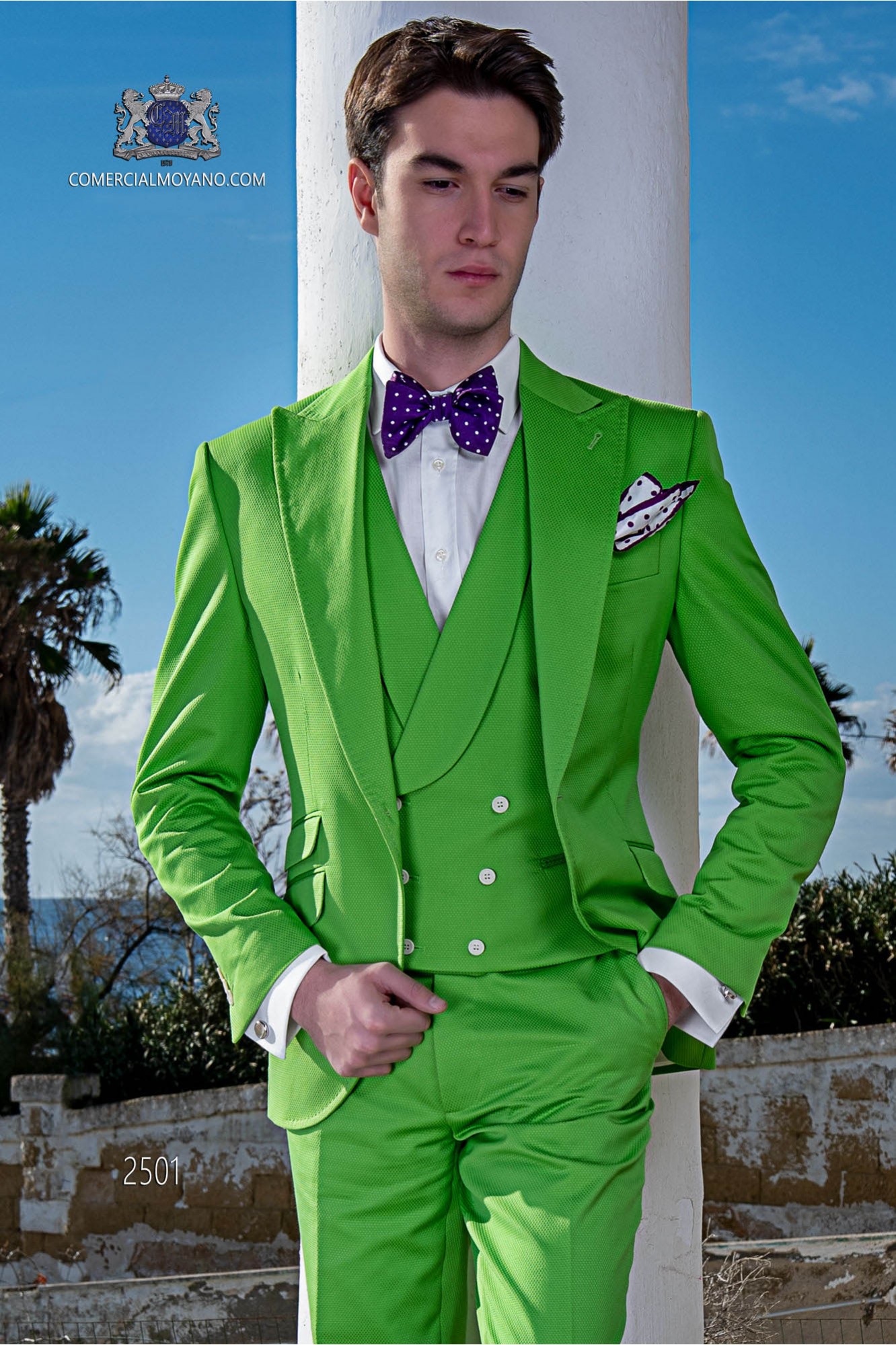 Traje moderno italiano de estilo “Slim”. Tejido color verde 100% algodón modelo: 2501 Mario Moyano colección Hipster