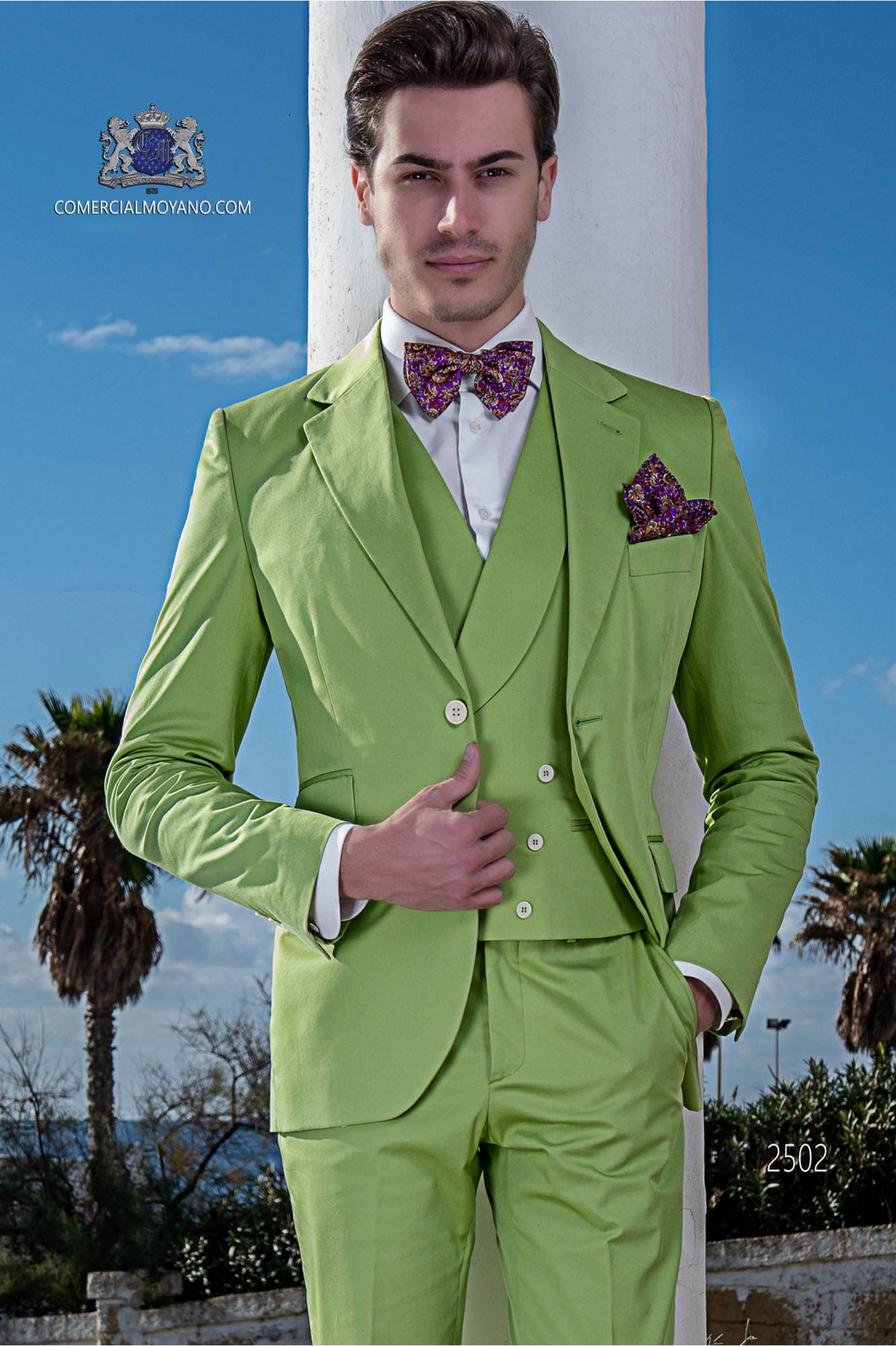 Traje moderno italiano de estilo “Slim”. Tejido color verde 100% algodón modelo: 2502 Mario Moyano colección Hipster
