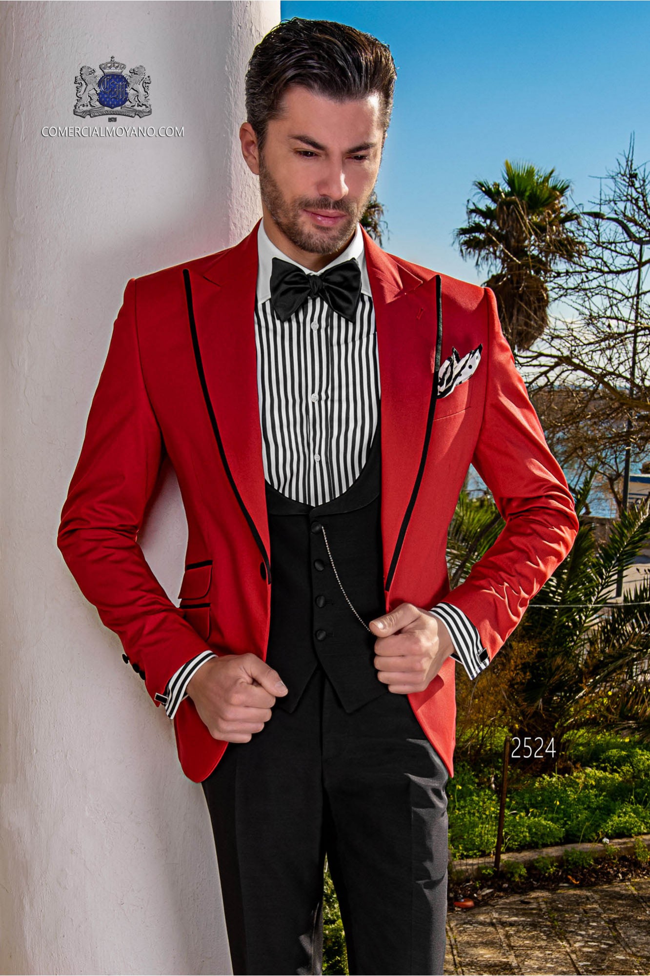 Traje rojo algodón con perfil en contraste negro modelo: 2524 Mario Moyano colección Hipster