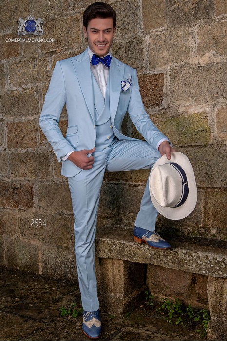 Suit style italien moderne "Slim". Volets de bord de modèles et 1 bouton. Bleu clair tissu 100% coton