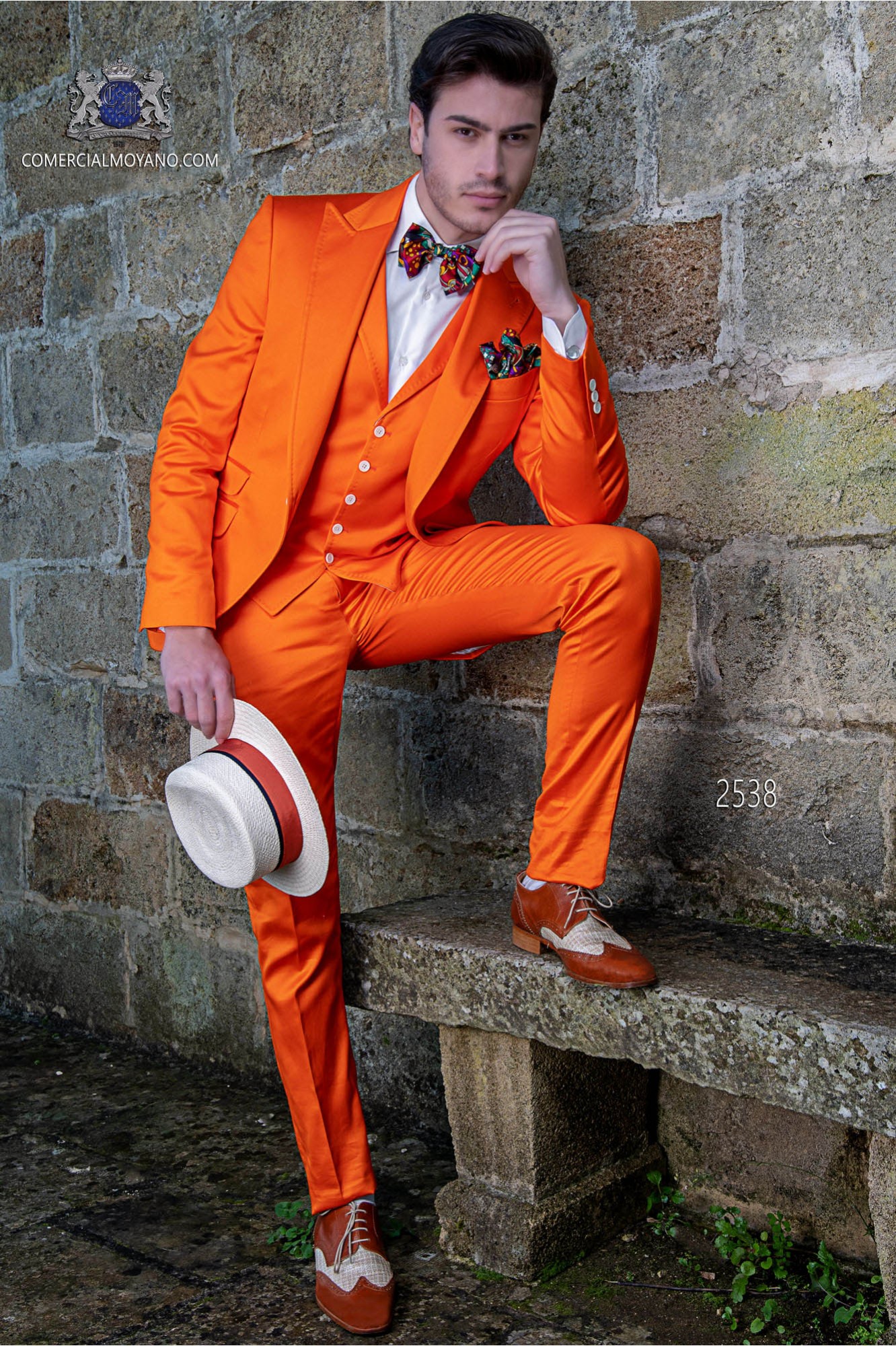 Traje naranja en raso de algodón modelo: 2538 Mario Moyano colección Hipster