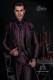 Anzug Barock. Klassiker Anzug Mantel schwarzem Stoff Kristall Strass auf den Aufschlägen und Burgunder jacquard