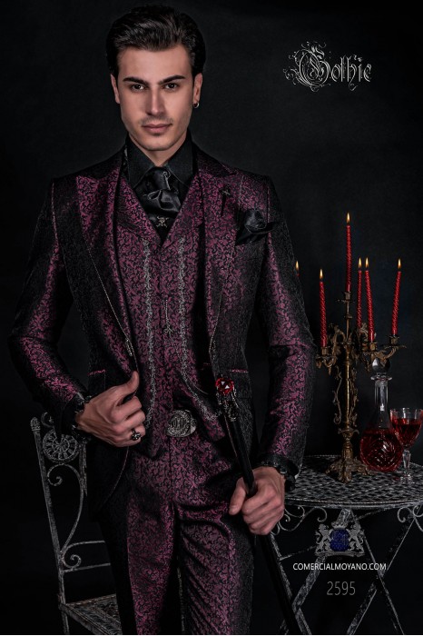 Costume de marié baroque. Veste vintage cristal de tissu noir strass sur les revers et bourgogne jacquard.