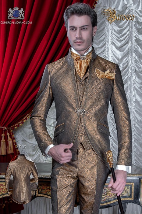 Traje de novio barroco, levita de época cuello mao en tejido jacquard dorado con bordados dorados y broche de cristal