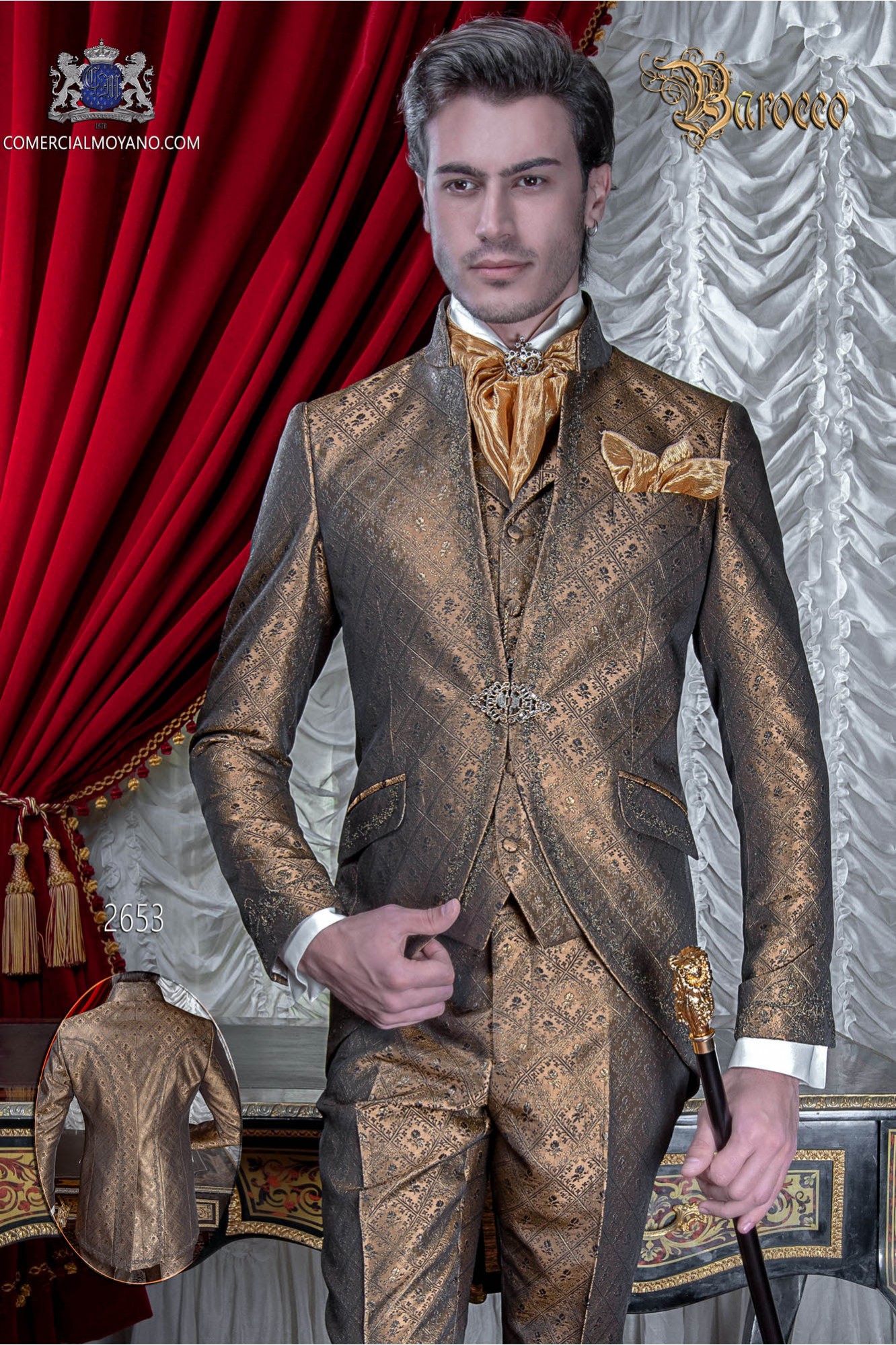 Traje de novio barroco, levita de época cuello mao en tejido jacquard dorado con bordados dorados y broche de cristal