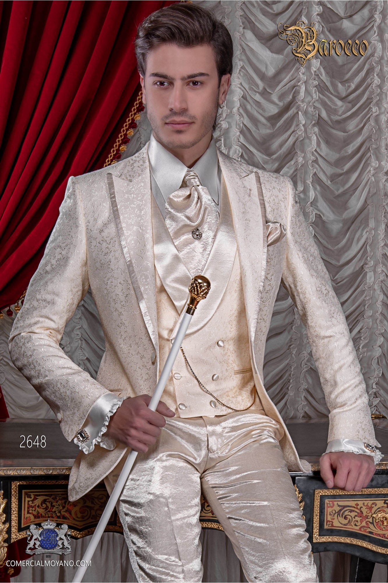 Traje de novio en tejido jacquard color beige modelo: 2648 Mario Moyano colección Barroco