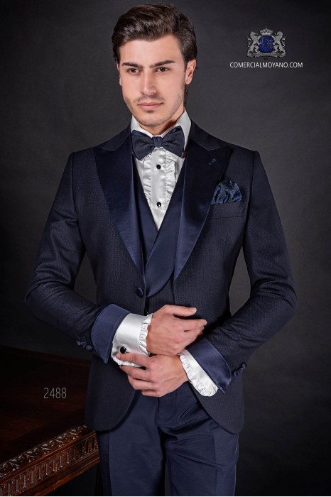 Traje de novio italiano azul rmarino con solapa pico en raso modelo: 2488 Mario Moyano colección Fashion