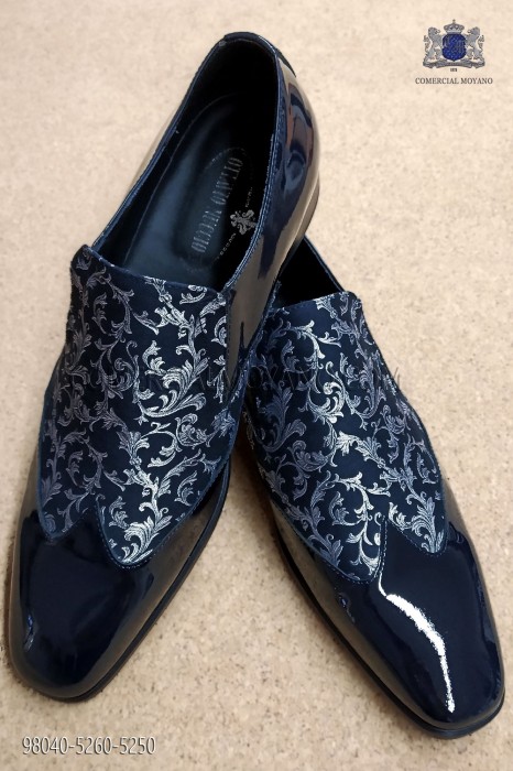 Schuhe aus blau und silber Jacquard-Stoff