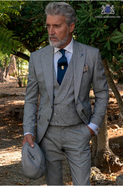 Grauer Hochzeitsanzug im eleganten Prince of Wales mit blauem Streifen
