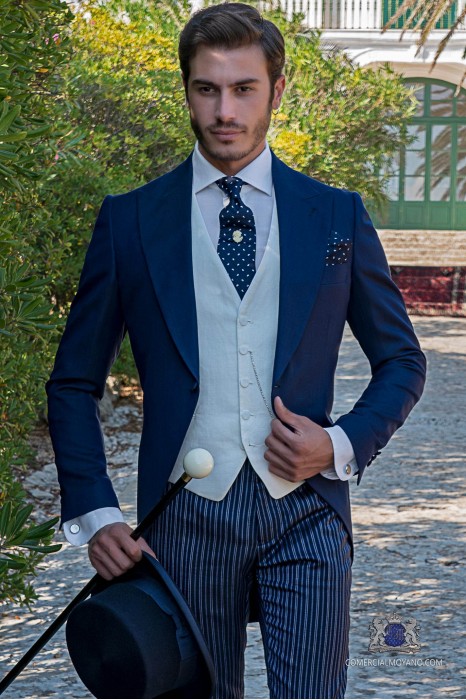 Jaquette de mariage bleu italien à la coupe ajustée avec un pantalon à rayures