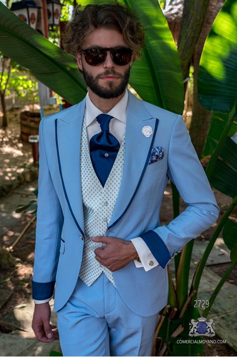 Hellblaue Maßgeschneiderter italienischer Hochzeits Anzug Kontrast im Profil der Revers