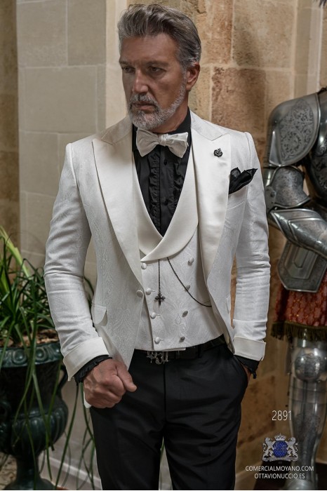 Costume Rocker de marié gothique de brocart blanc avec revers et poignets en satin blanche
