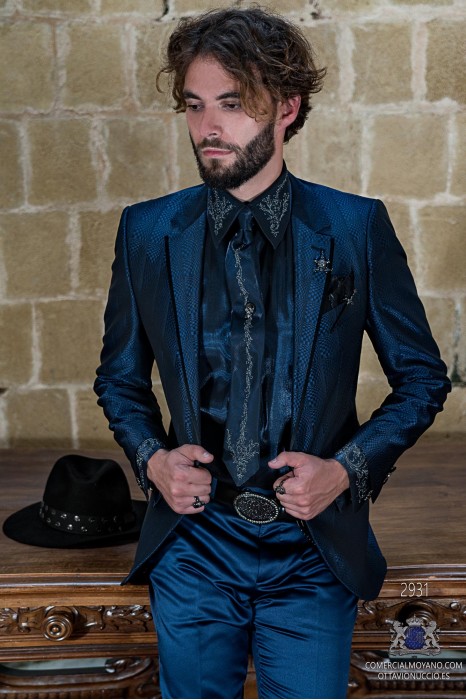 Blauer Rocker-Bräutigamanzug mit schwarzem Psychedelic-Brokat und schwarzem Satin-Profil am Revers