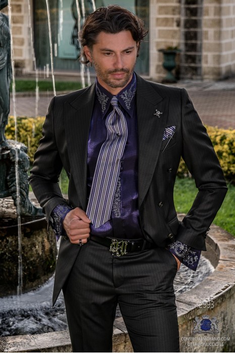 Schwarz mit silbernen Nadelstreifen Rocker Bräutigam Zweireiher Anzug